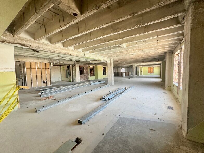 More Photos Of 510 S Wall Ave, Joplin Specialty For Sale