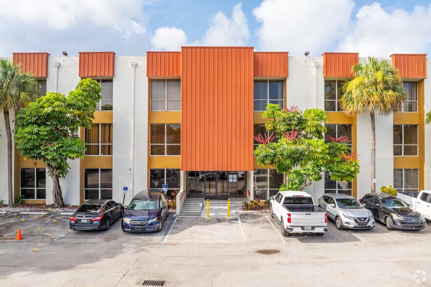 More Photos Of 540 NW 165th St, Miami Office For Lease