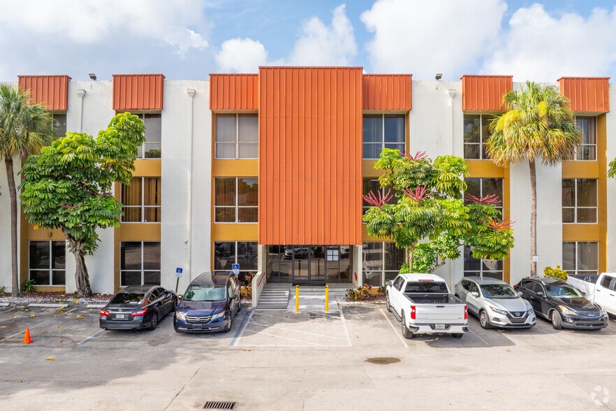 More Photos Of 540 NW 165th St, Miami Office For Sale