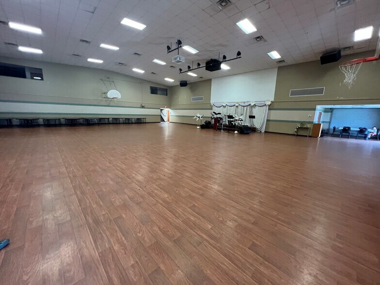 More Photos Of 3827 Broadway St, Houston Specialty For Sale