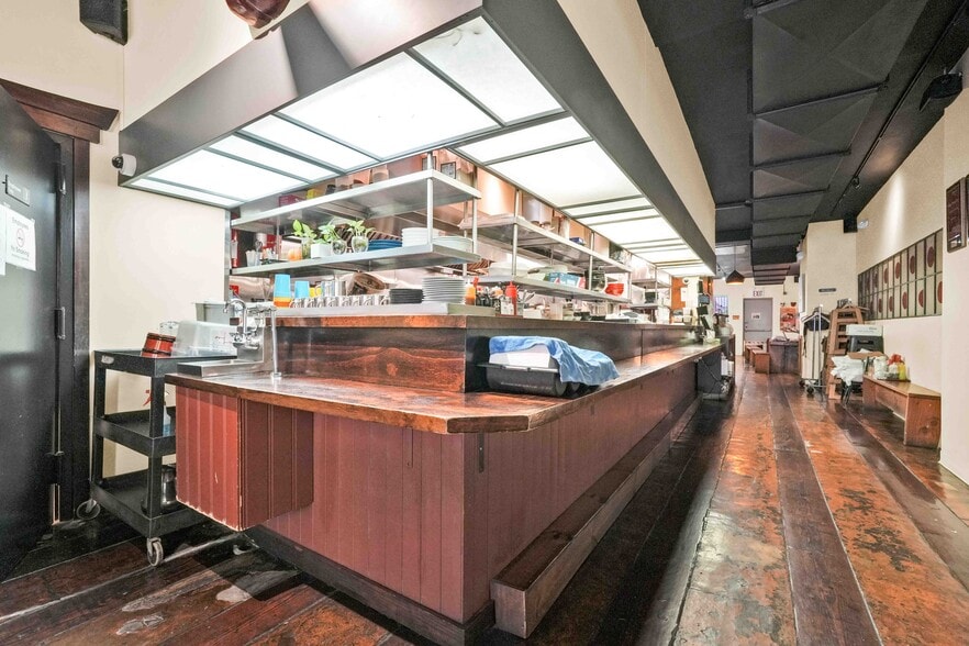 More Photos Of 33-18 Ditmars Blvd, Astoria Storefront Retail Residential For Lease
