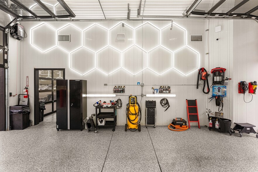 More Photos Of 10592 W State St, Boise Carwash For Sale