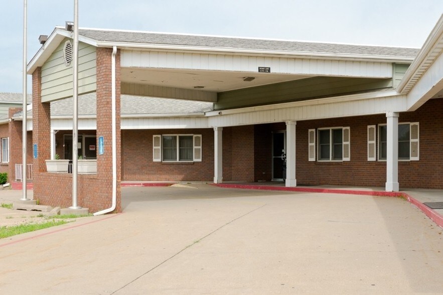 More Photos Of 2300 Lincoln Way, Clinton Hotel For Sale