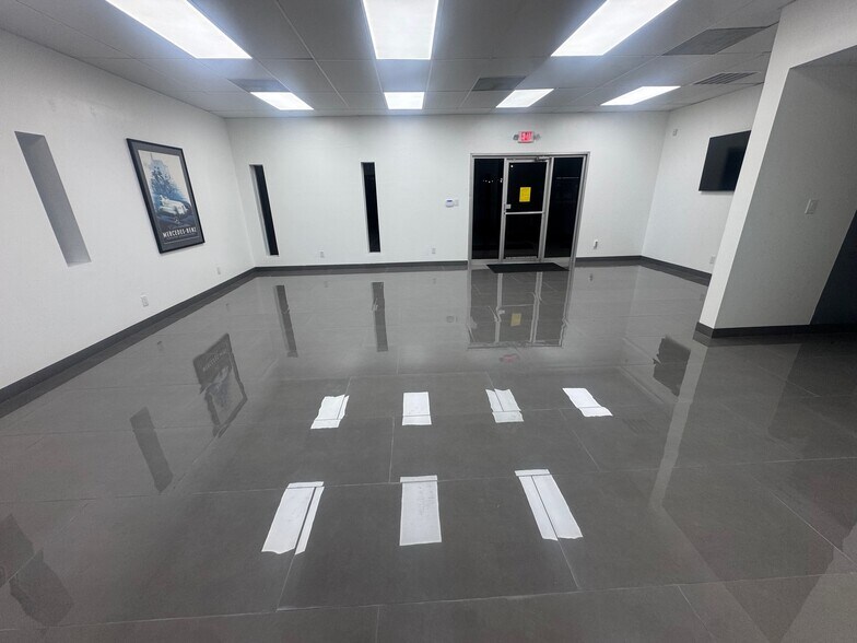 More Photos Of 5807 Star Ln, Houston Service For Lease