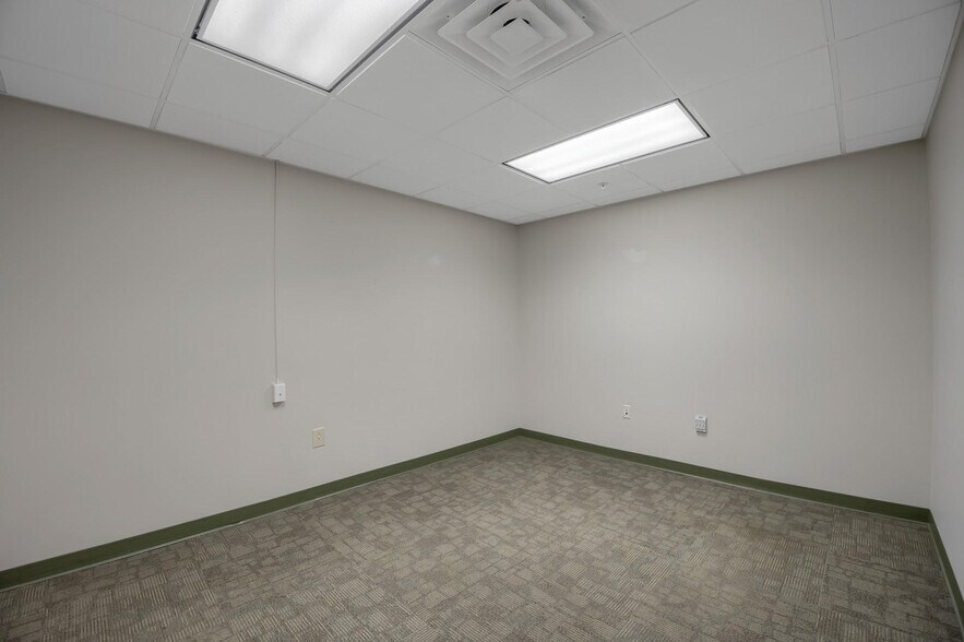 More Photos Of 21 Laurel Ave, Cornwall Medical For Lease