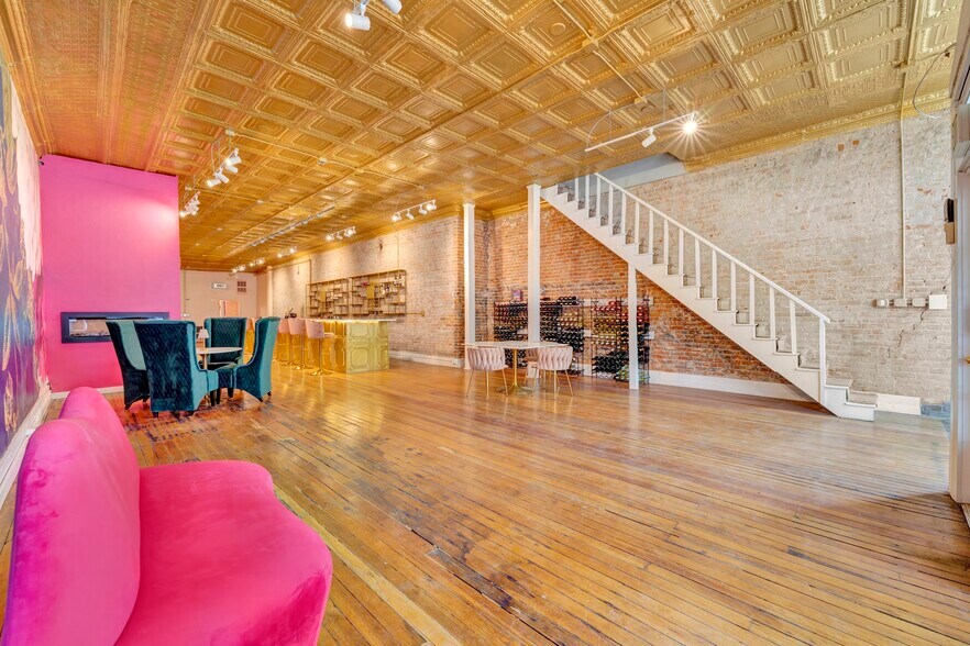 More Photos Of 122 W Main St, Florence Storefront For Sale