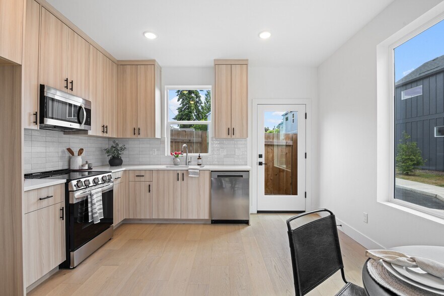 More Photos Of 4380 NE Going St, Portland Multifamily For Sale