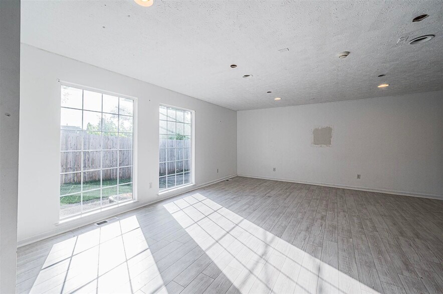 More Photos Of 1128 Magnolia St, Bowling Green Office Residential For Sale