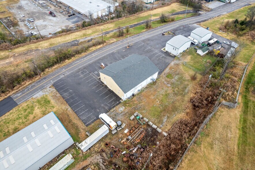 More Photos Of 701 Red River St, Clarksville Office For Sale