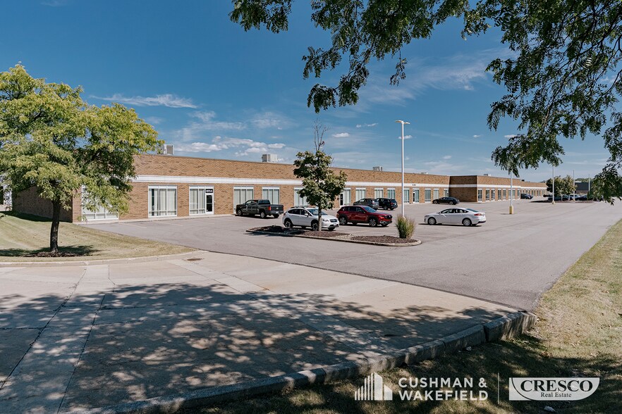 More Photos Of 6551-6571 Cochran Rd, Solon Unknown For Lease