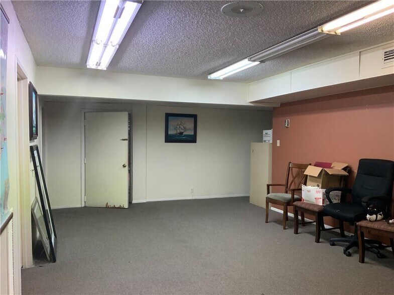 More Photos Of 2001 S Staples St, Corpus Christi Office For Sale