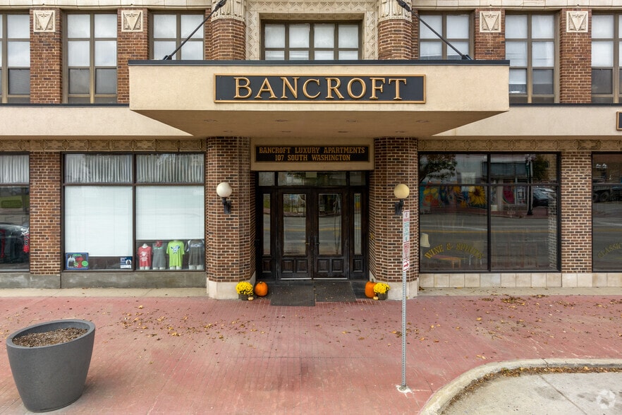 More Photos Of 107 S Washington Ave, Saginaw Apartments For Lease