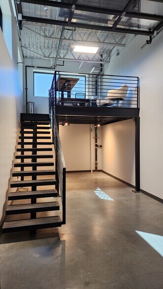 More Photos Of 4229 N FM 620 Hwy, Austin Showroom For Sale