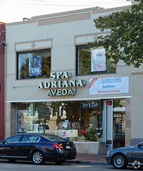 Primary Photo Of 266 Main St, Huntington Storefront For Lease