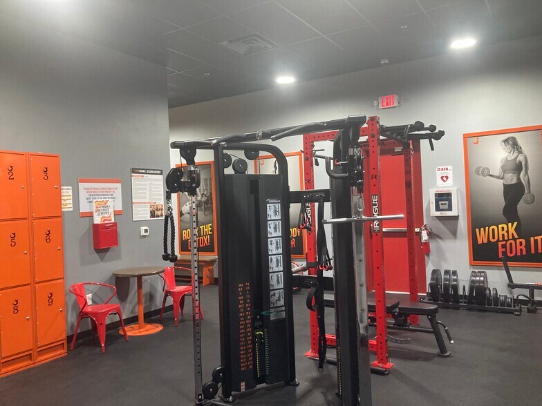 More Photos Of 8810 S Eastern Ave, Las Vegas Freestanding For Sale