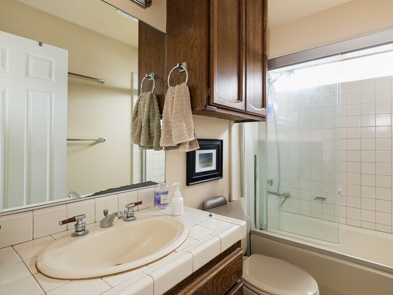 More Photos Of 426 E Imperial Ave, El Segundo Apartments For Sale