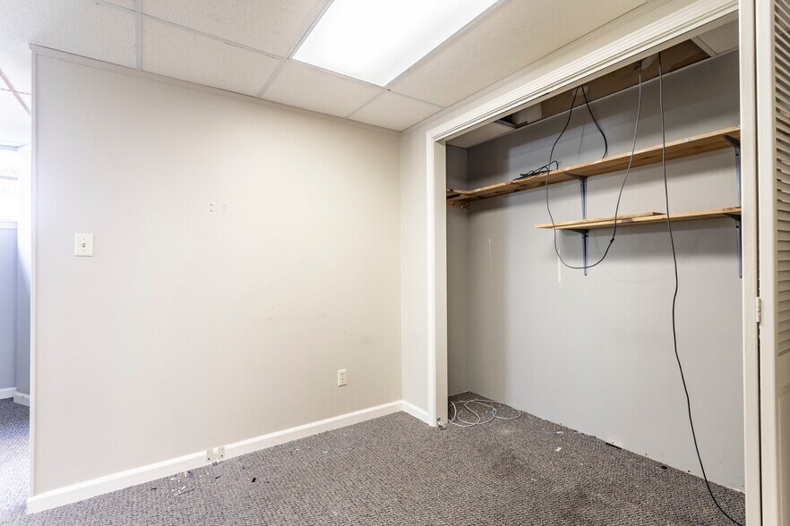 More Photos Of 1250 Franklin Ave, Brookville Office For Sale