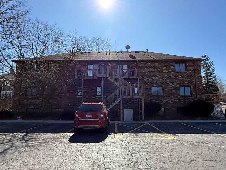 More Photos Of 126 W Maple Ave, Mundelein Apartments For Sale