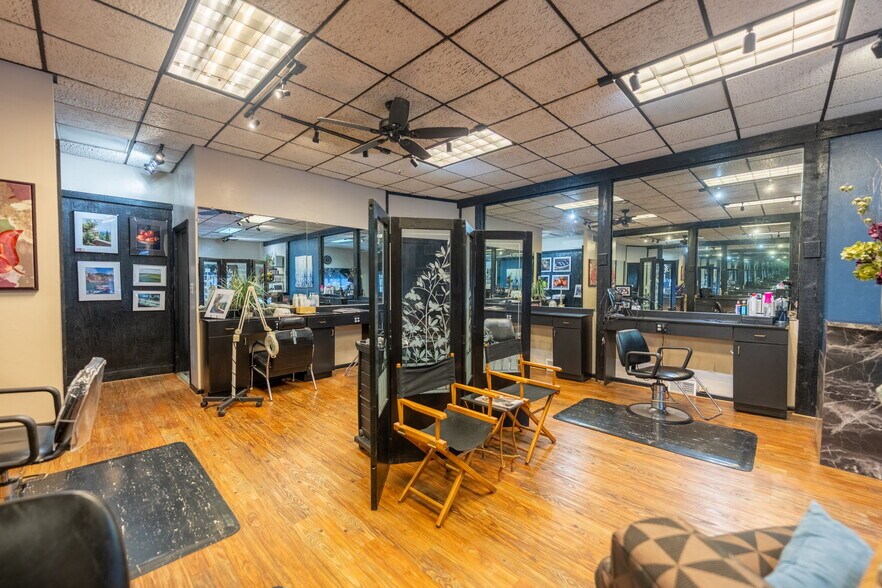 More Photos Of 733-735 Allegheny River Blvd, Verona Storefront For Sale