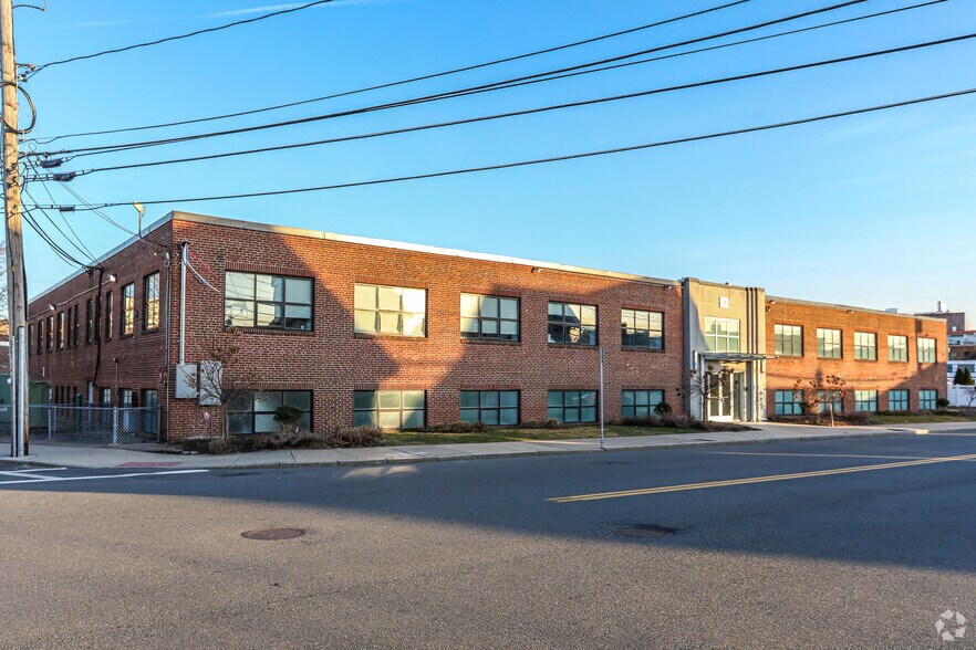 More Photos Of 85 School St, Watertown Office For Lease