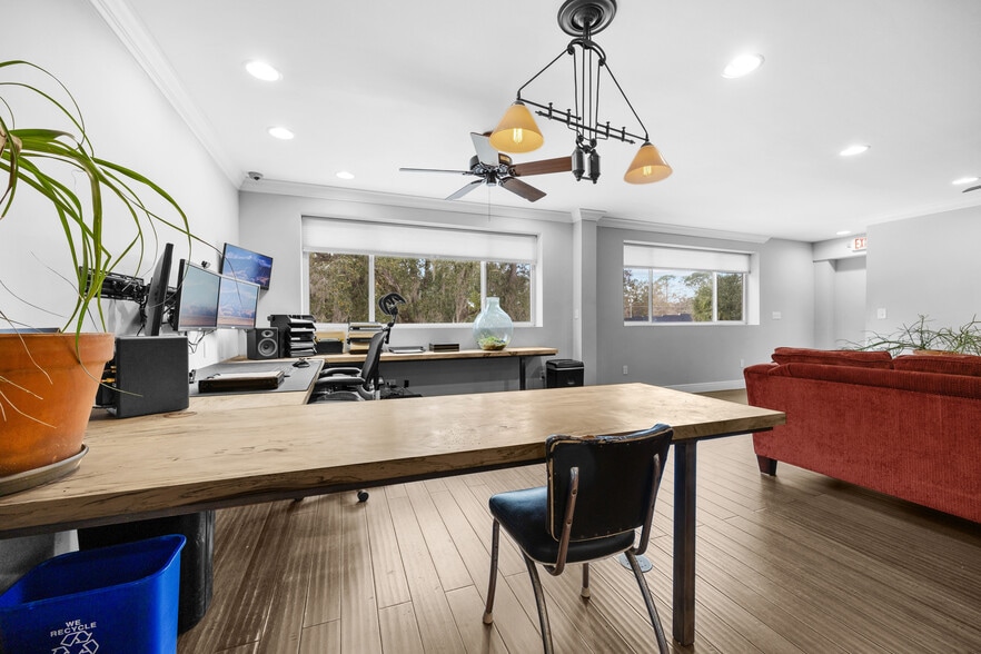 More Photos Of 905 NW 2nd St, Gainesville Industrial For Lease