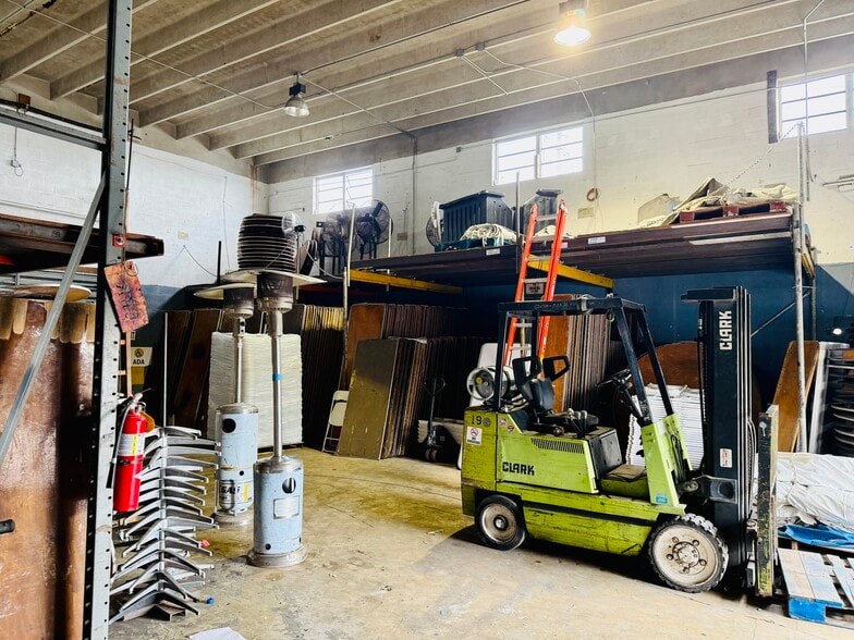 More Photos Of 8000 NW 56th St, Miami Warehouse For Lease