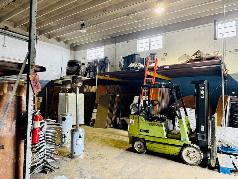 More Photos Of 8000 NW 56th St, Miami Warehouse For Lease
