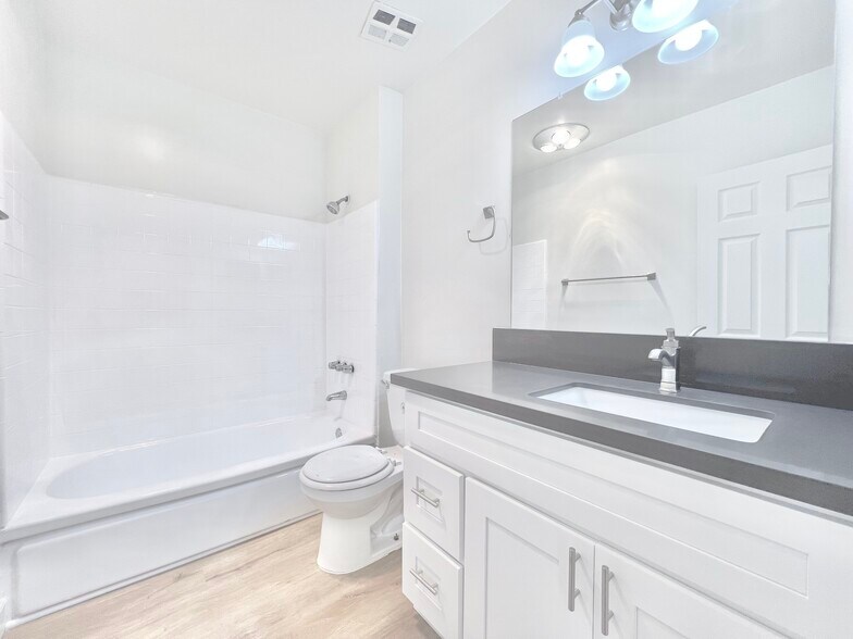 More Photos Of 6537-6543 Woodley Ave, Van Nuys Apartments For Sale