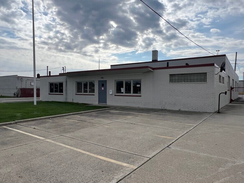 More Photos Of 28960 Lakeland Blvd, Wickliffe Unknown For Lease