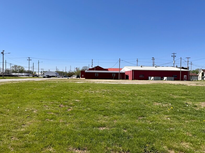 More Photos Of 205 W Main St, Bushnell Industrial For Sale