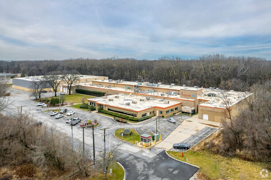 More Photos Of 6451 Main St, Morton Grove Manufacturing For Lease