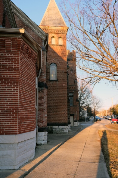 More Photos Of 433 Oak St, Dayton Religious Facility For Sale