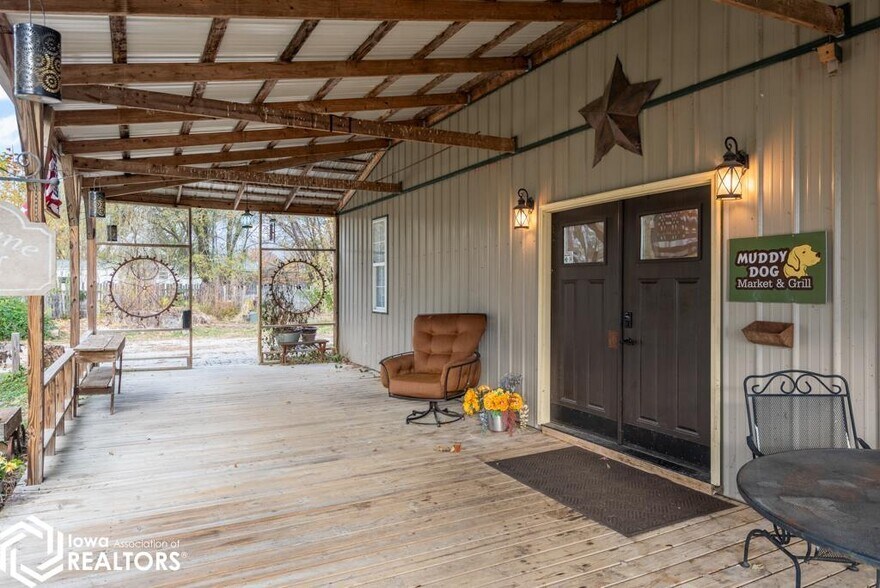 More Photos Of 110 E Union St, Unionville Restaurant For Sale