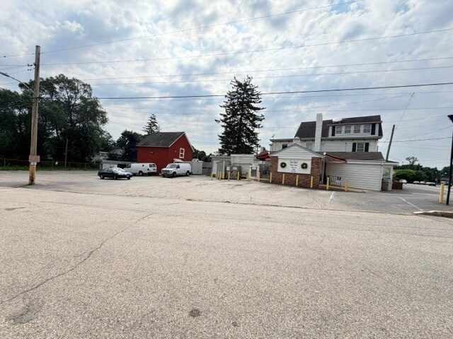 More Photos Of 2147 Albany Post Rd, Montrose Storefront Retail Office For Sale