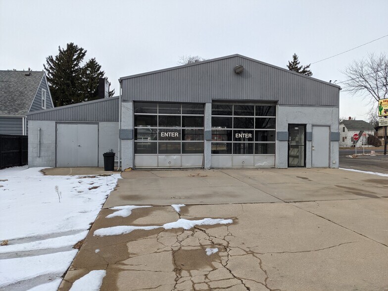 More Photos Of 212 S Kennedy, Bradley Auto Repair For Lease