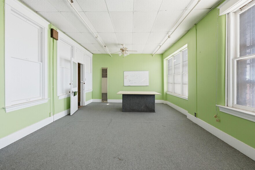 More Photos Of 117 E 4th St, Joplin Office For Sale