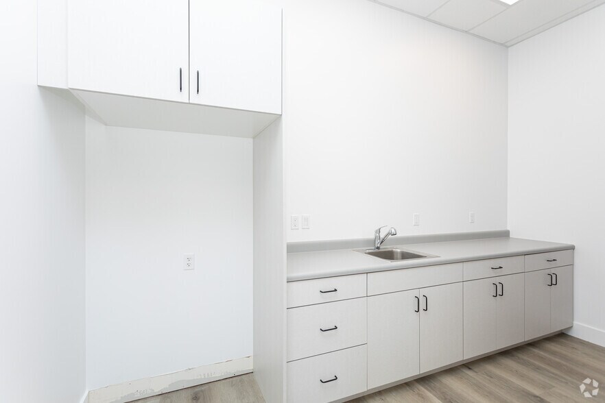 More Photos Of 1564 250 W, Spanish Fork Showroom For Lease