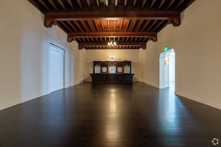 More Photos Of 6525 W Sunset Blvd, Los Angeles Loft Creative Space For Lease