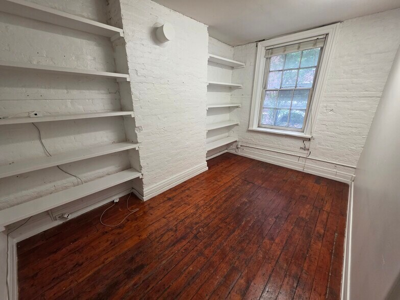 More Photos Of 24 Mercer St, Toronto Loft Creative Space For Lease