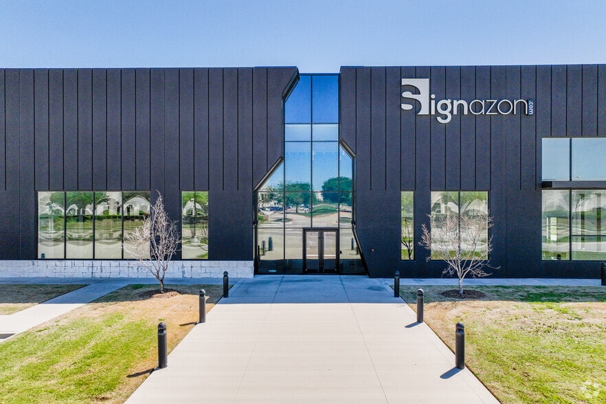 More Photos Of 4000 E Plano Pky, Plano Distribution For Lease