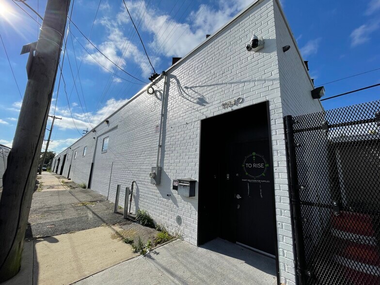 Primary Photo Of 118-40 Montauk St, Saint Albans Distribution For Sale