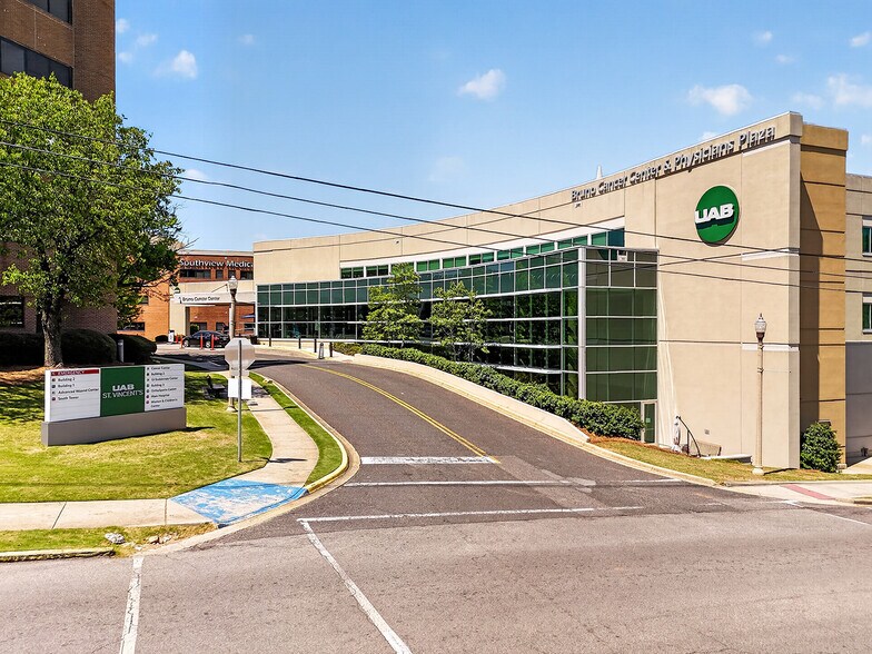 More Photos Of 2728 10th Ave S, Birmingham Medical For Lease