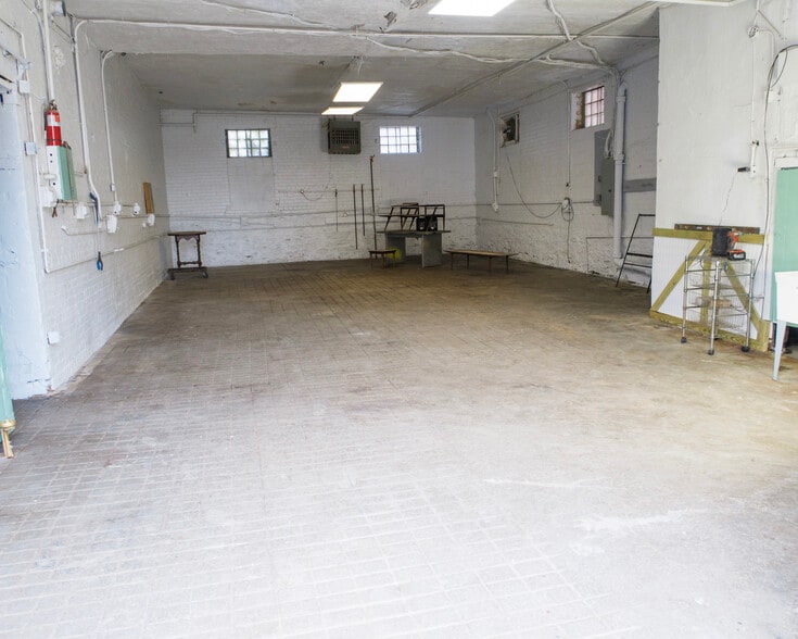 More Photos Of 411 Horace St, Cincinnati Light Manufacturing For Sale