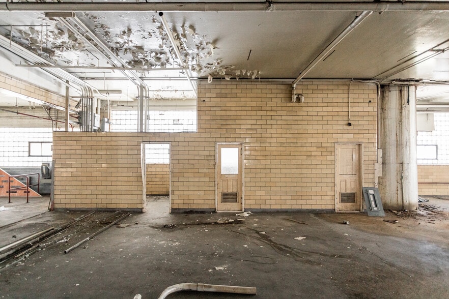 More Photos Of 2600 E Grand Blvd, Detroit Warehouse For Sale