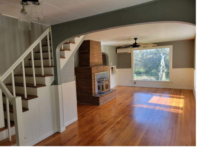 More Photos Of 6082 Main St, Springfield Multifamily For Sale