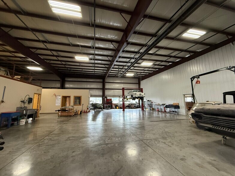 More Photos Of 1005 W American Dr, Neenah Warehouse For Sale