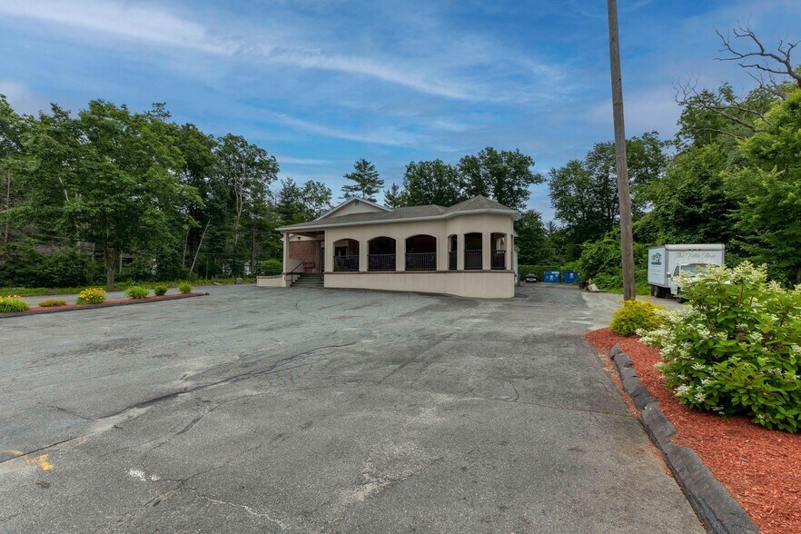 More Photos Of 1428 Center St, Ludlow Restaurant For Sale