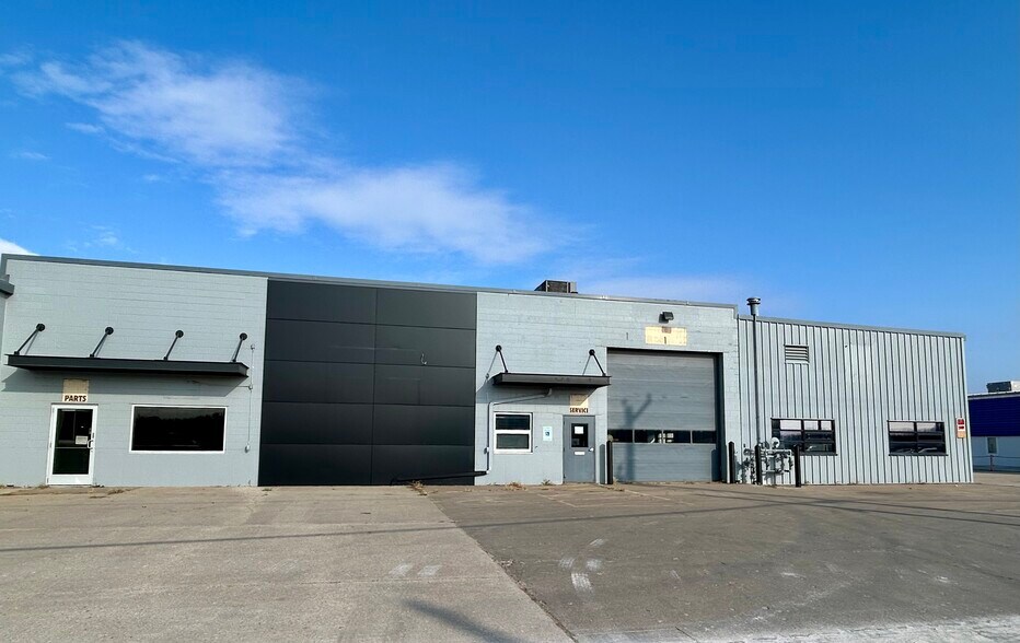 More Photos Of 207 Causeway Blvd, La Crosse Industrial For Sale