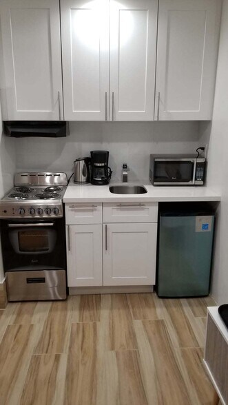 More Photos Of 1858 Dewey St, Hollywood Apartments For Sale