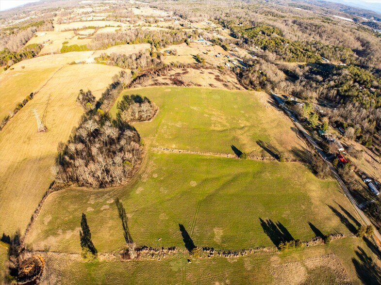 More Photos Of 520 Thorngrove pike, Kodak Land For Sale